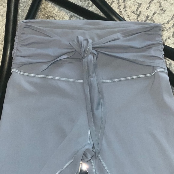 Lululemon slate blue tight front leggings 8 - Picture 2 of 4